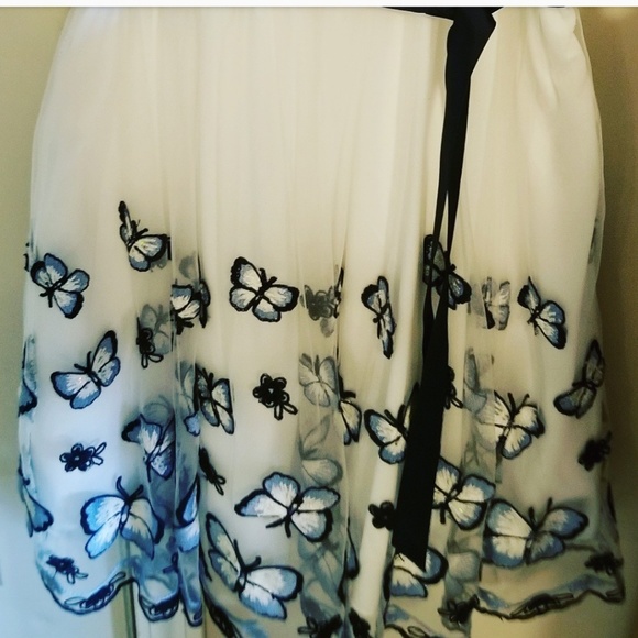 Dress - Picture 2 of 4